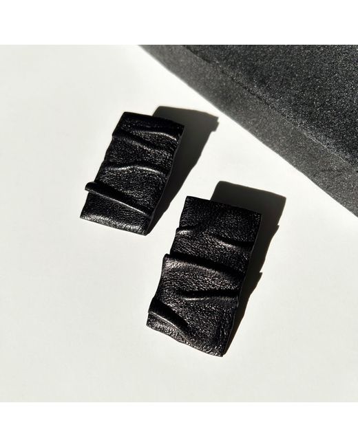 WAIWAI Black Ripple Leather Stud Earrings