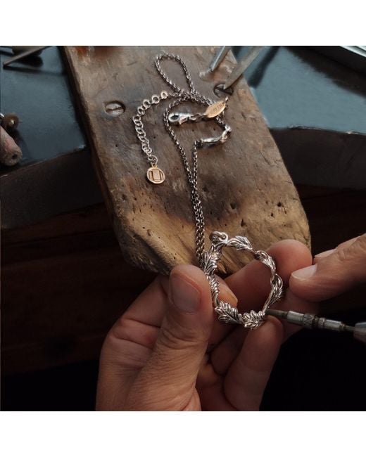 Unaloe Metallic Antigua Sterling Necklace With Leaf Circle Pendant – Nature Inspired Elegant Jewelry For