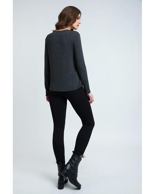 Conquista Black Mid Rise Jeggings