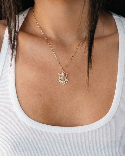 Öugie Metallic Hugs Not Drugs Pendant
