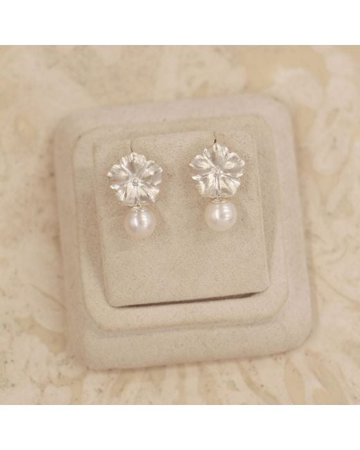 Agora Jewellery White Bavella Mini Round Pearl Earrings