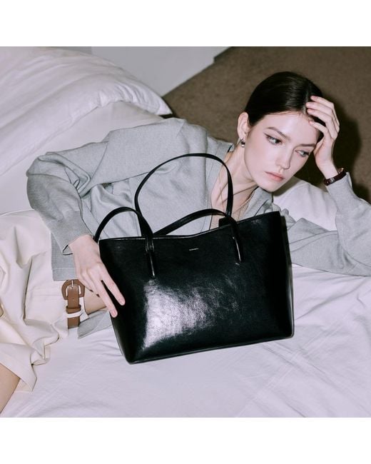 MARHEN.J Black Manhattan V-Cut Shoulder Bag