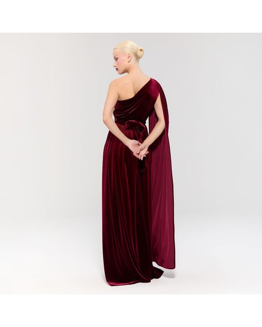 Nur Karaata Red Baglioni Burgundy Gown