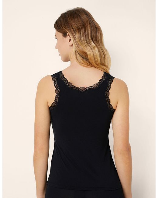 Top in TM Modal e Seta di Yamamay in Black