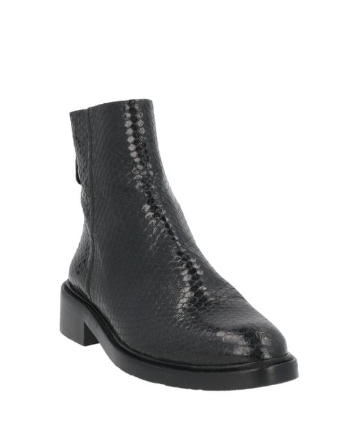 Zinda Black Ankle Boots