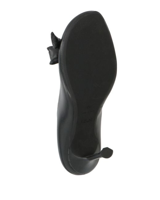 N°21 Black Pumps