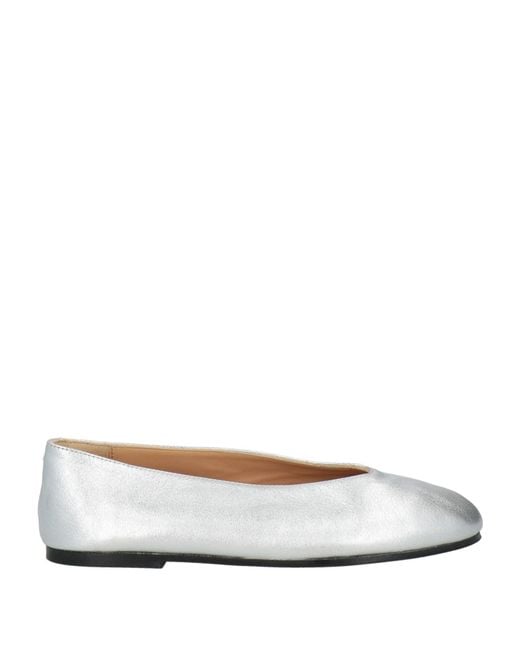 Virreina White Ballet Flats