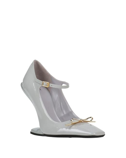 N°21 White Pumps