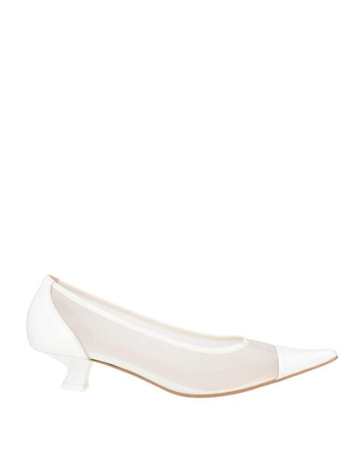 Zinda White Pumps