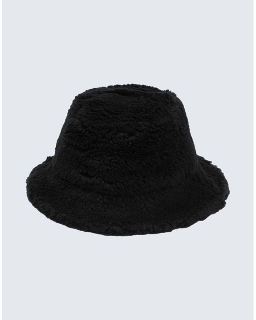 Stand Studio Black Hat