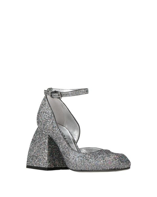 NODALETO White Pumps