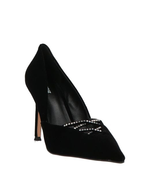 Lola Cruz Black Pumps