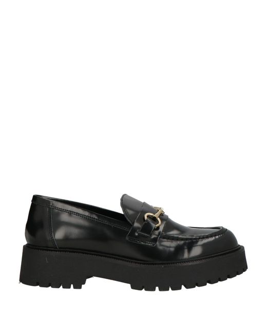 Ovyè Black Loafer