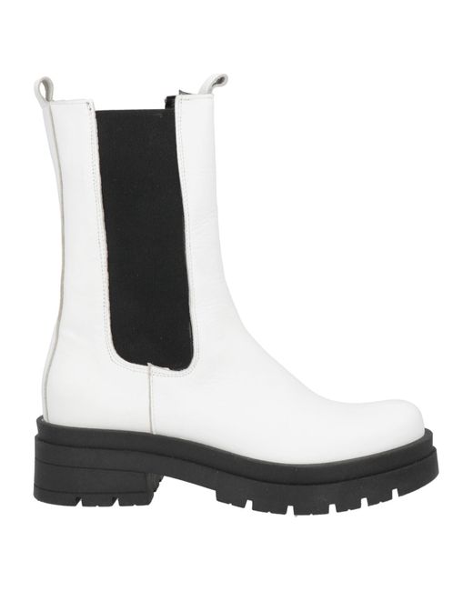 Primadonna White Ankle Boots