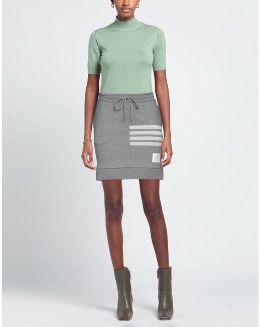 Mini-jupe Thom Browne en coloris Gray
