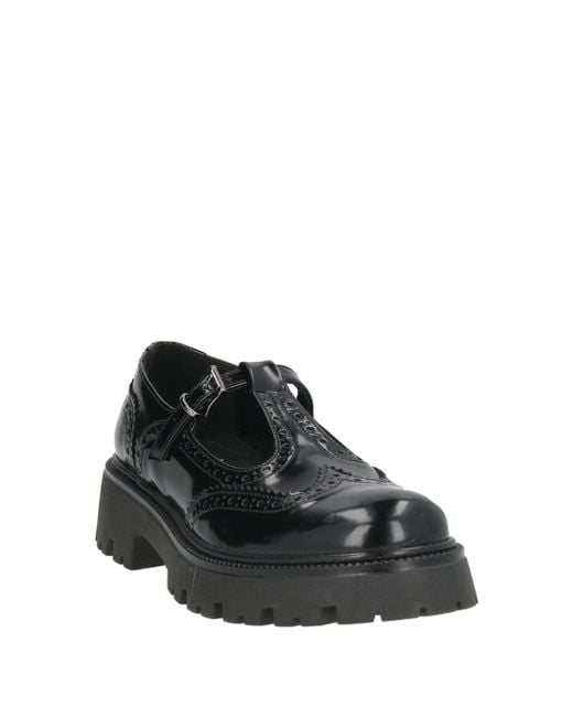 Ovyè Black Pumps