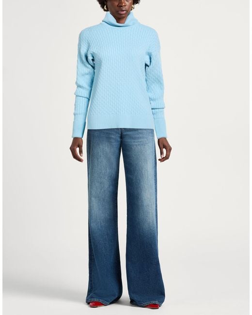 Siste's Blue Turtlenecks