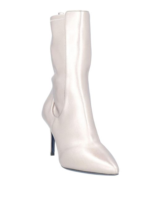 DEPENDANCE White Ankle Boots