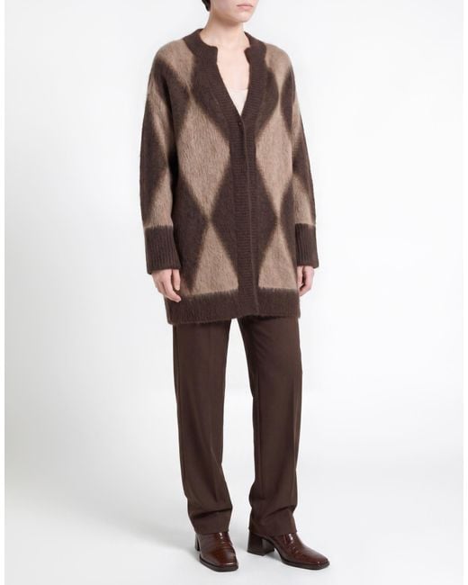 Rebecas Caractere de color Brown
