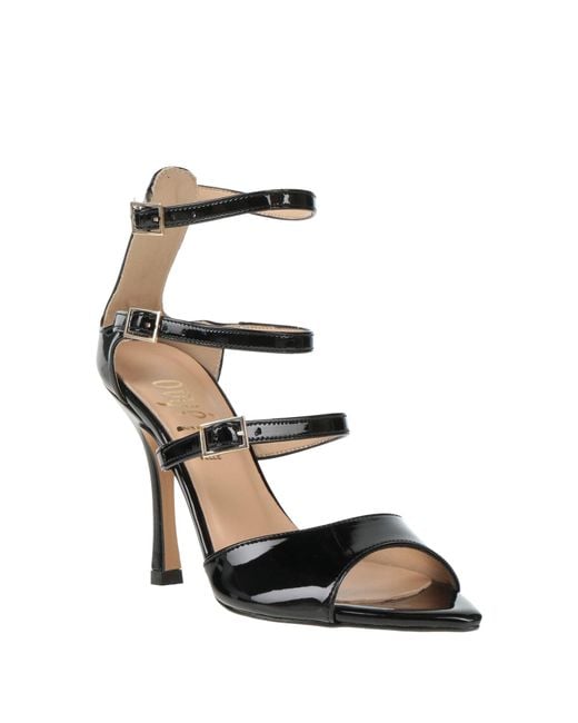 Ovyè White Sandals