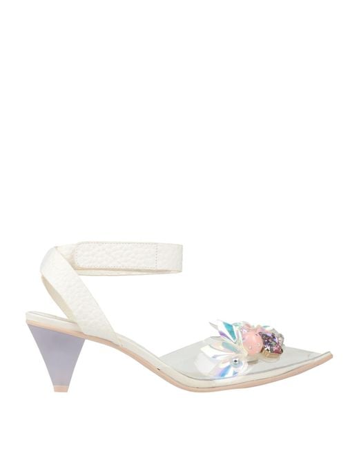 Ras White Pumps