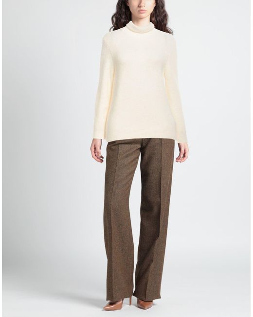 Kangra White Turtleneck