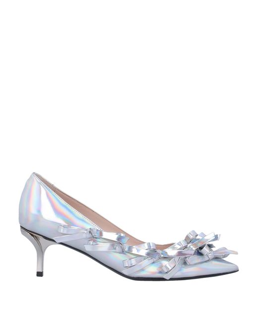 silver pumps size 4