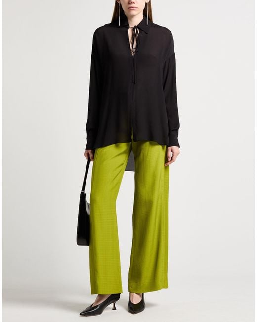 Caractere Black Top