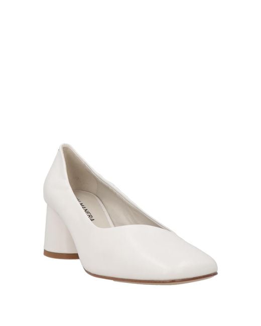 Halmanera White Pumps
