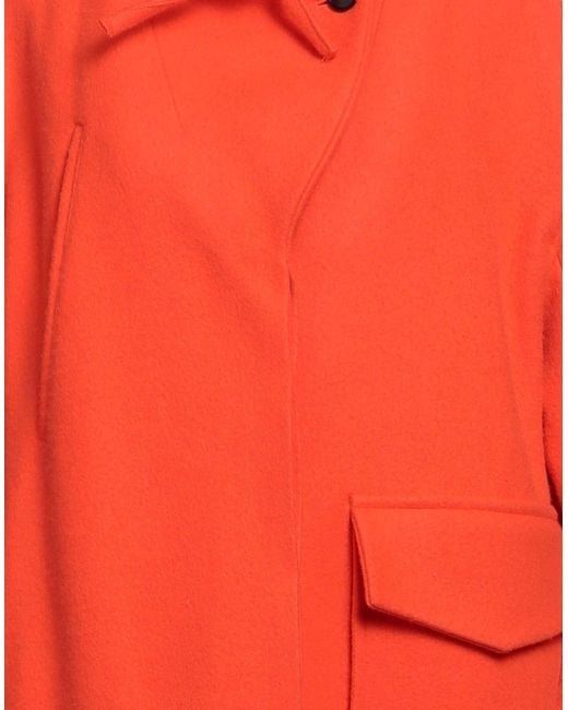 Tela Red Coat
