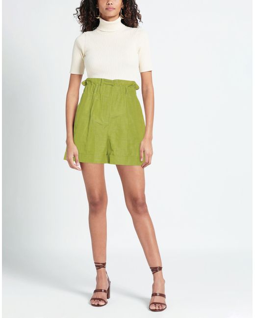 Momoní Green Shorts & Bermuda Shorts