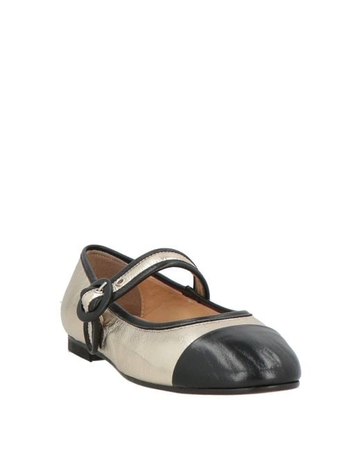 Ovyè White Ballet Flats