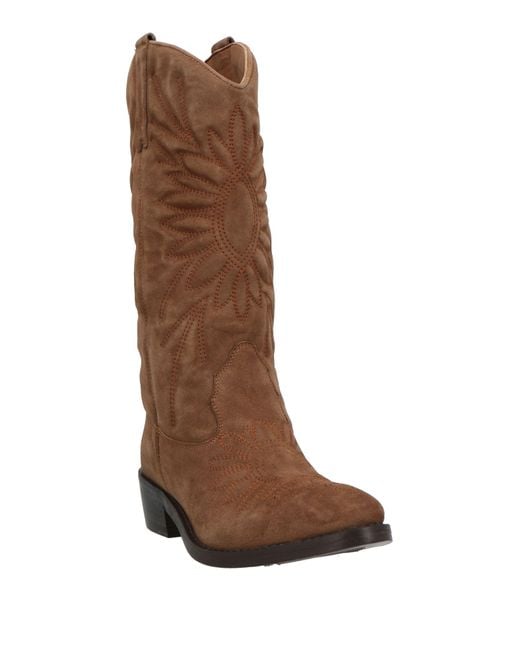 Emanuélle Vee Brown Boot