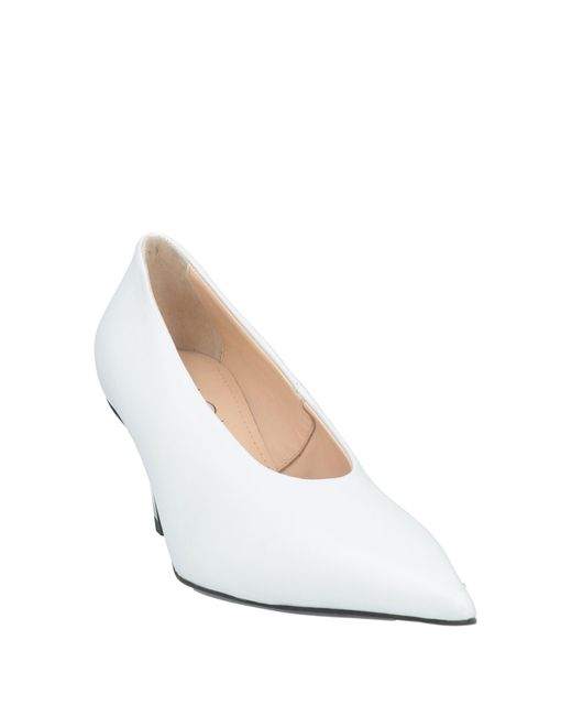 Agl Attilio Giusti Leombruni White Pumps