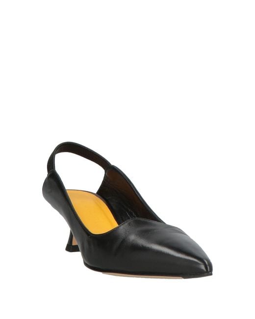 Mara Bini Black Pumps Leather