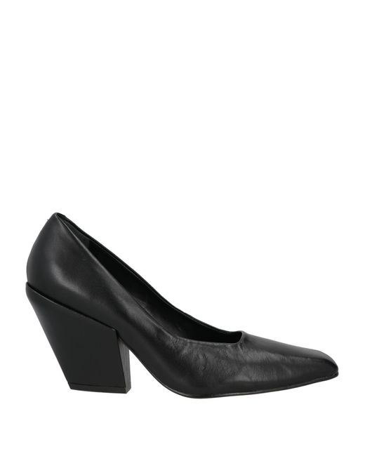Carrano Black Pumps