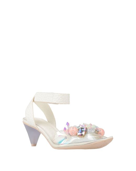 Ras White Pumps