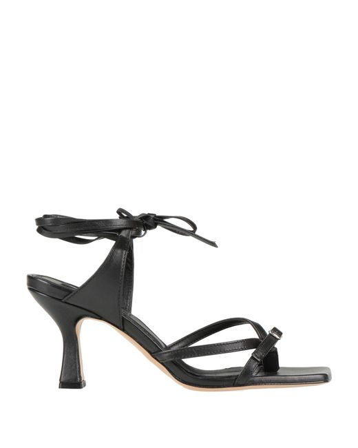 GISÉL MOIRÉ Black Toe Strap Sandals