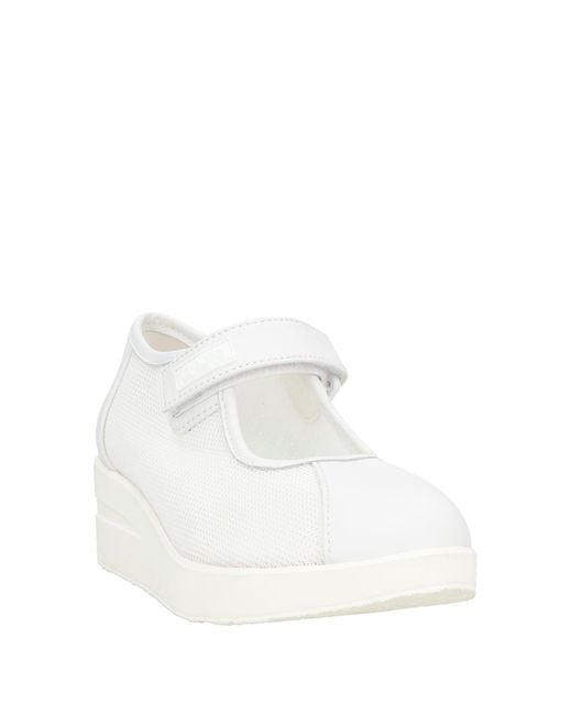 AGILE by RUCOLINE White Pumps
