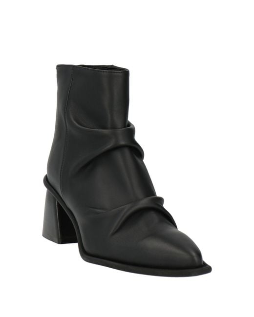 Ovyè Black Ankle Boots