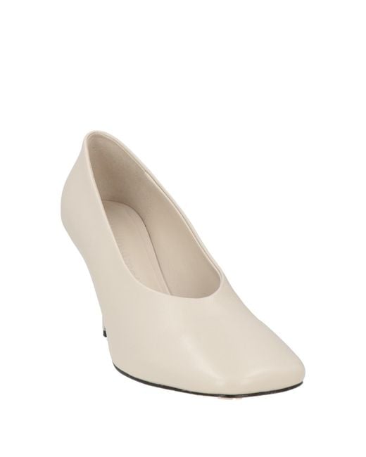 STUDIO AMELIA White Pumps