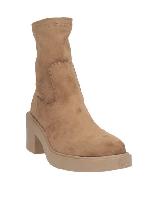 Bottines Emanuélle Vee en coloris Brown