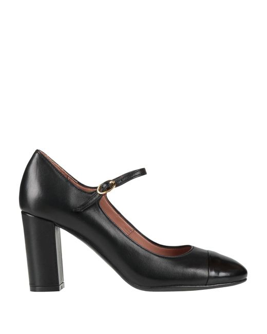 Ovyè Black Pumps