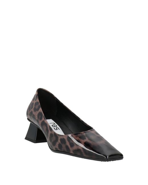 Ras Brown Pumps