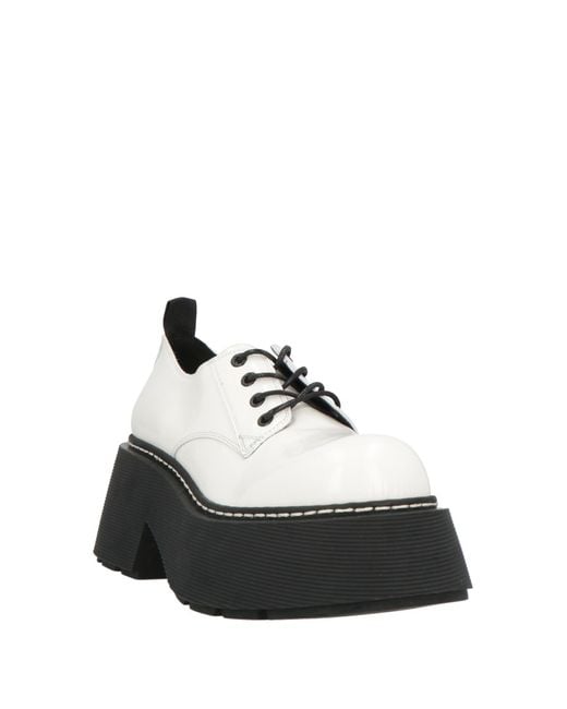 Stringate di Vic Matié in White
