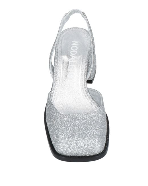 NODALETO White Pumps