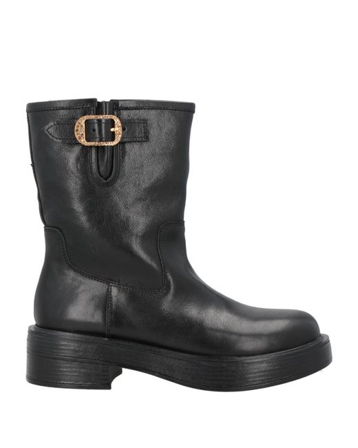 Emanuélle Vee Black Ankle Boots