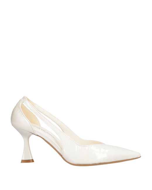 Kenneth Cole White Pumps