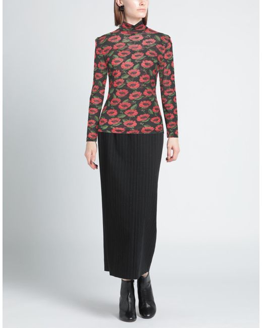 Siyu Red Turtleneck