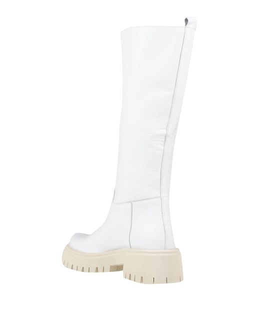 Primadonna White Boot